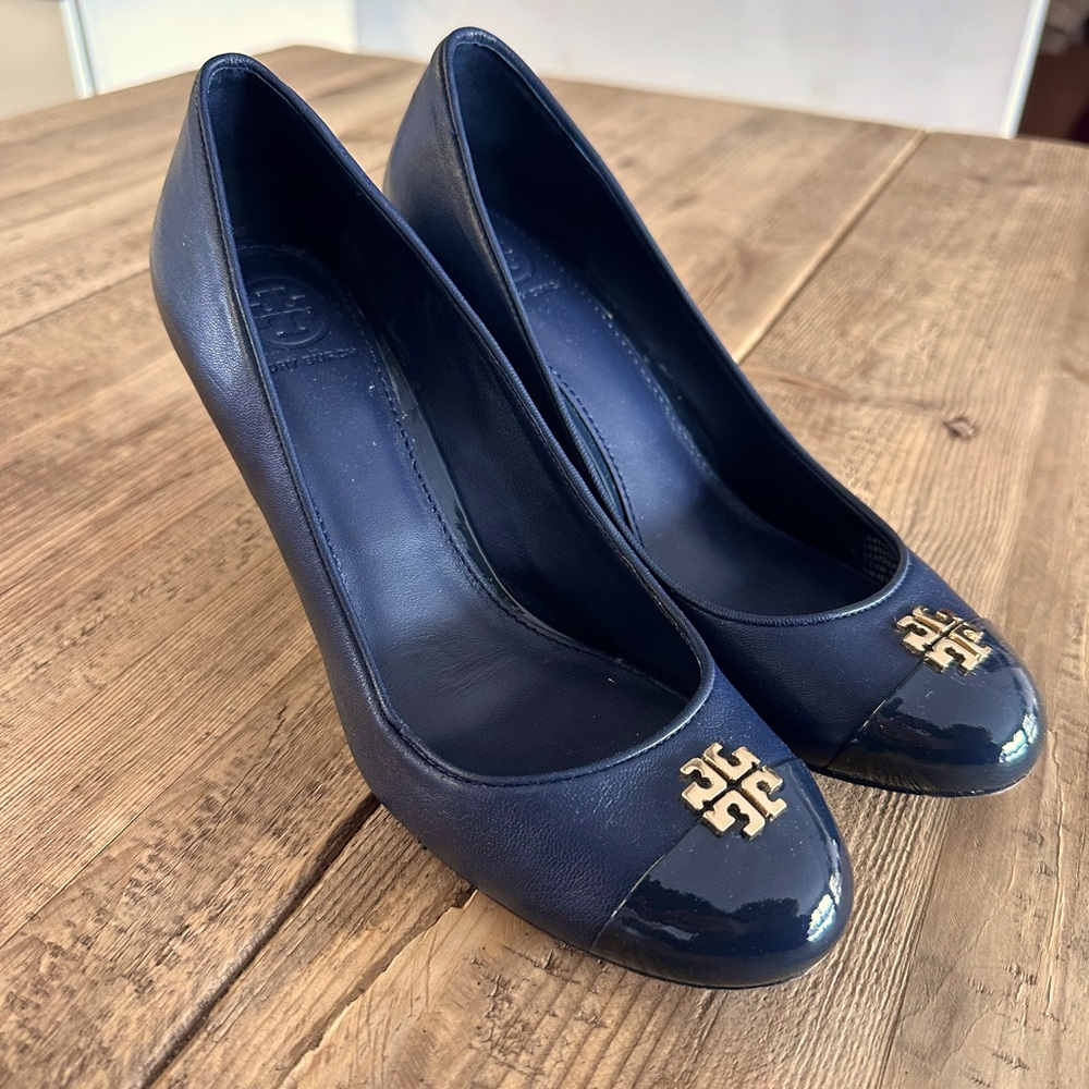 Tory Burch Womens Patent Jolly
Wedge Heels Navy Blue Size 7.5